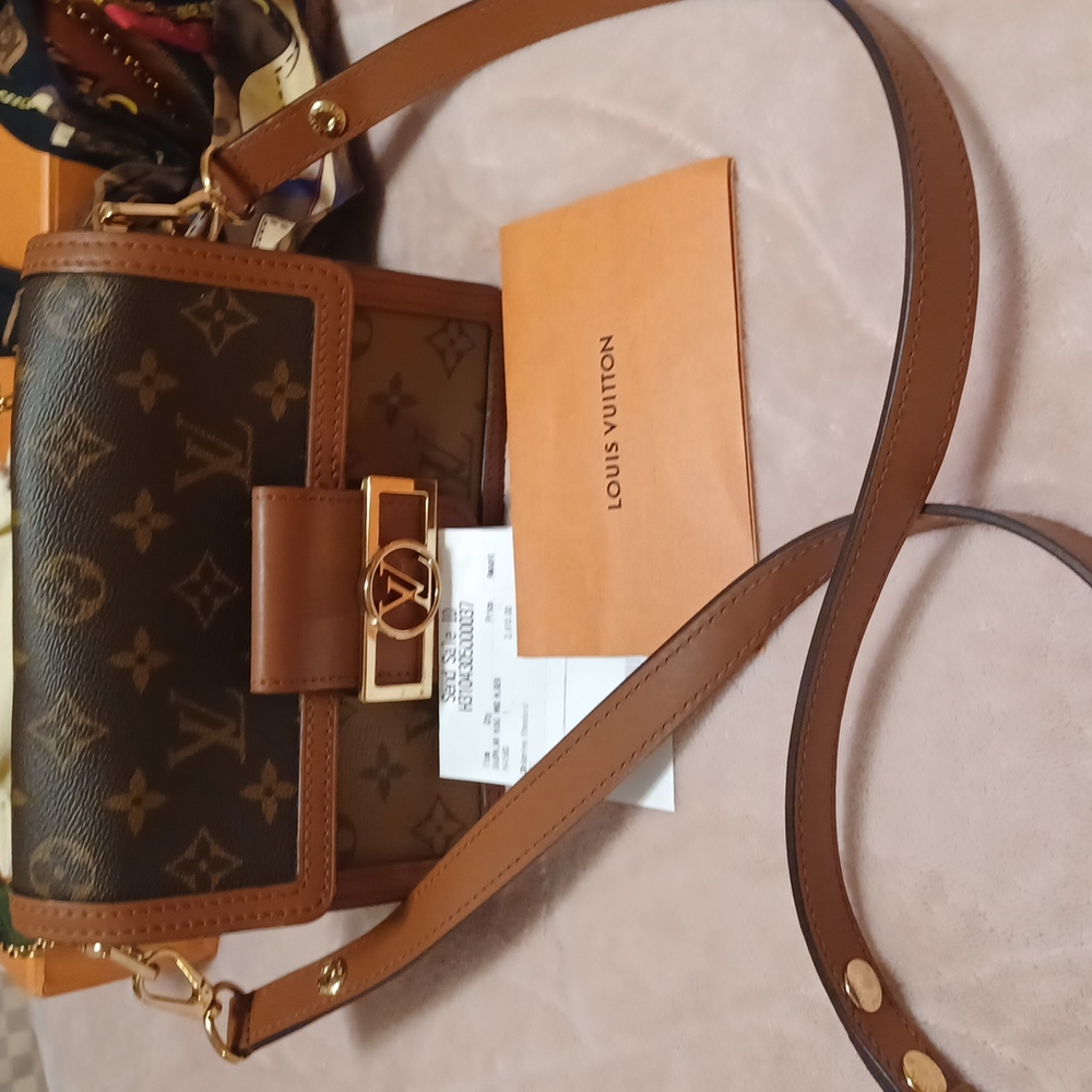 Reverse Monogram Authentic Louis Vuttion Daphine - image 3